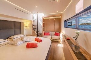 Innenkabine der Luxusyacht Fountaine Pajot Alegria 67