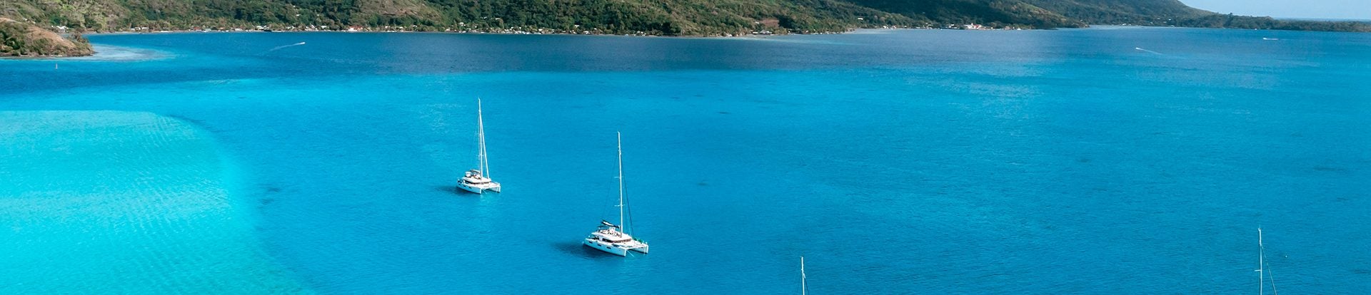 Catamarans anchored in Dream Yacht Tahiti destination