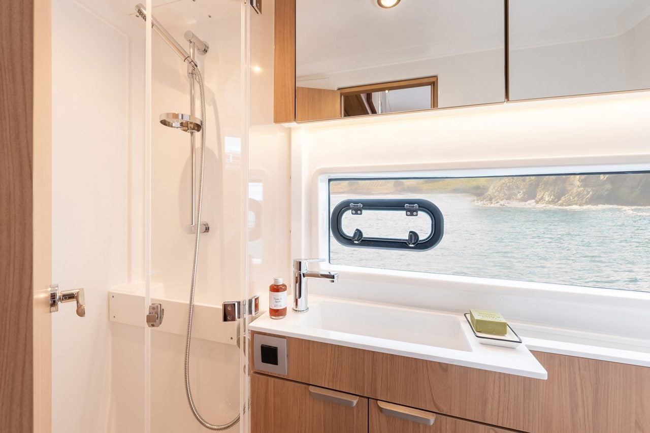 Bagno della cabina a bordo del Bali CatSmart