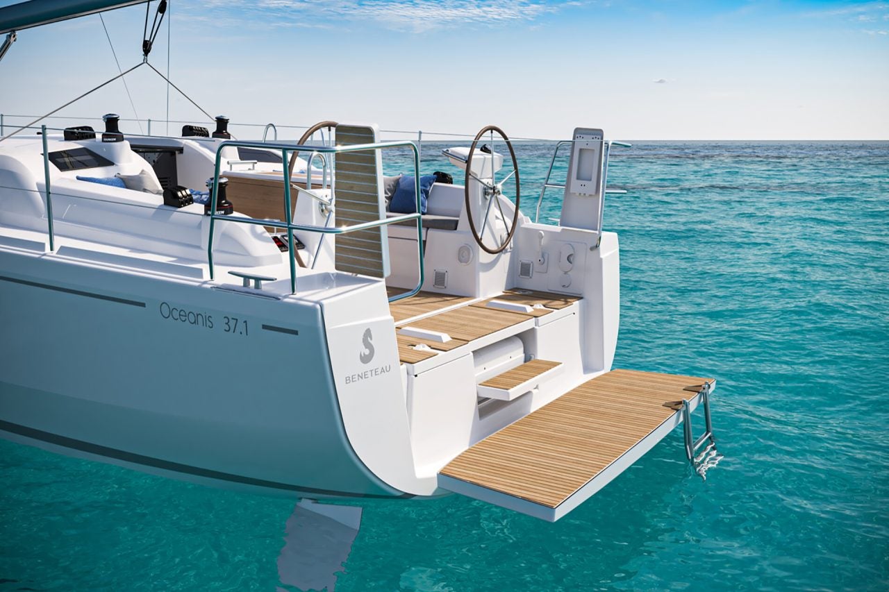 Double barre et plateforme de bain du tableau arrière du voilier Beneteau 37.1