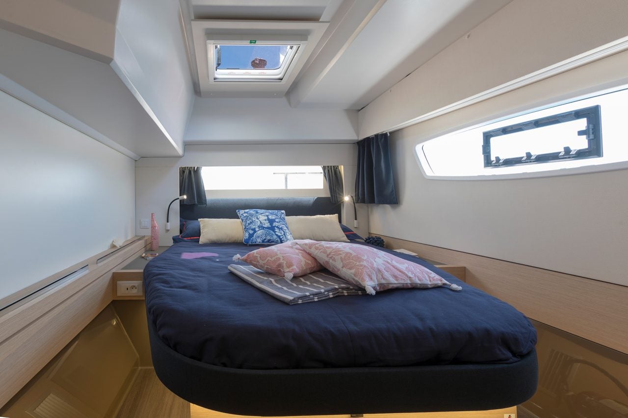 Cabine du catamaran à voile électrique Fountaine Pajot Astrea 42