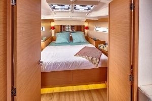 Jeanneau Sun Odyssey 440 monohull cabin