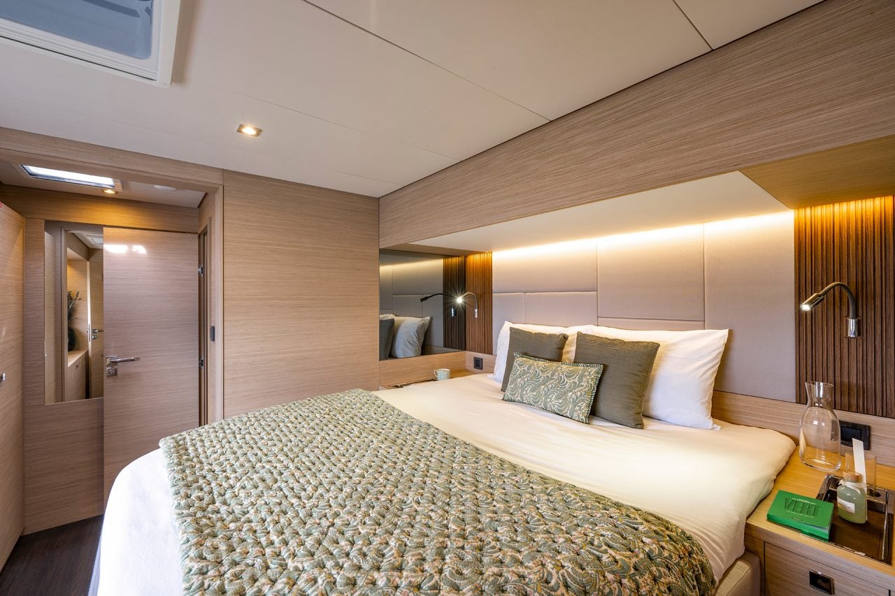 Grande suite de luxe du catamaran Lagoon 60