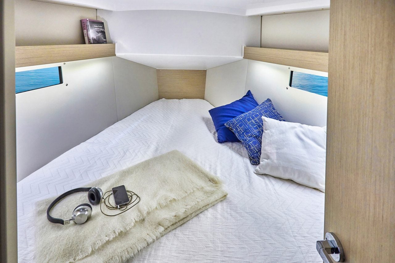 Cabina con posto letto doppio del Beneteau 34.1