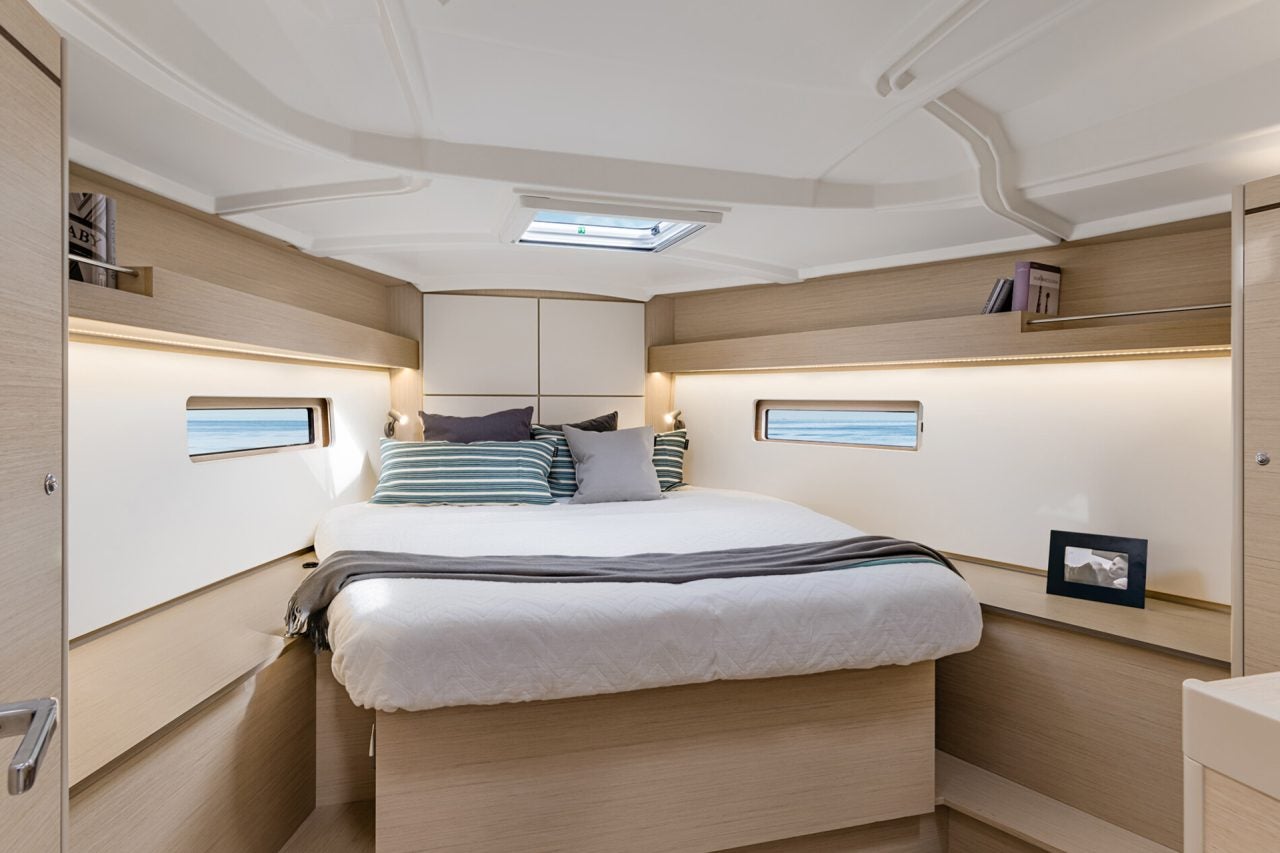 Kabine mit Doppelbett auf dem Segelboot Beneteau Oceanis 40.1