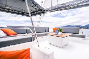 Sièges du flybridge du catamaran Fountaine Pajot Tanna 47