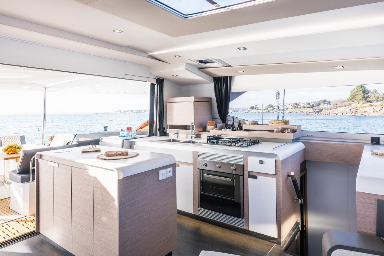 Cuisine du catamaran Aura 51