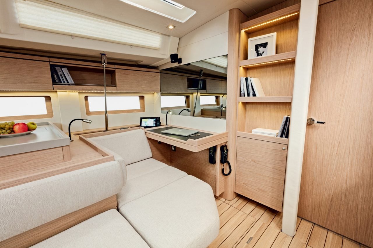 Poste de navigation intérieur d’un monocoque Beneteau Oceanis 46.1