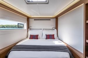 Lagoon 46 catamaran double berth cabin