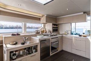 Cuisine de luxe du catamaran Lagoon 55